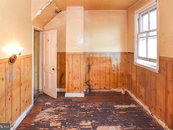 5th image of 613 Harding Pl