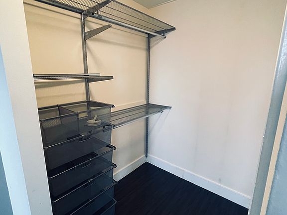 5th image of 600 E 8th St APT 6E