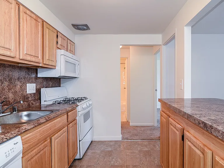 2016-10-31_Park Crescent Apartments-027