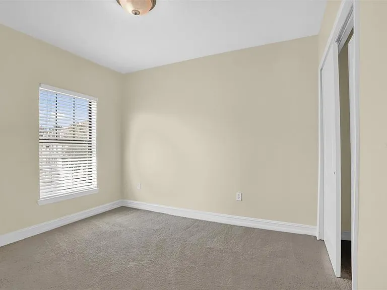 4636 Messina Dr — Photo 28