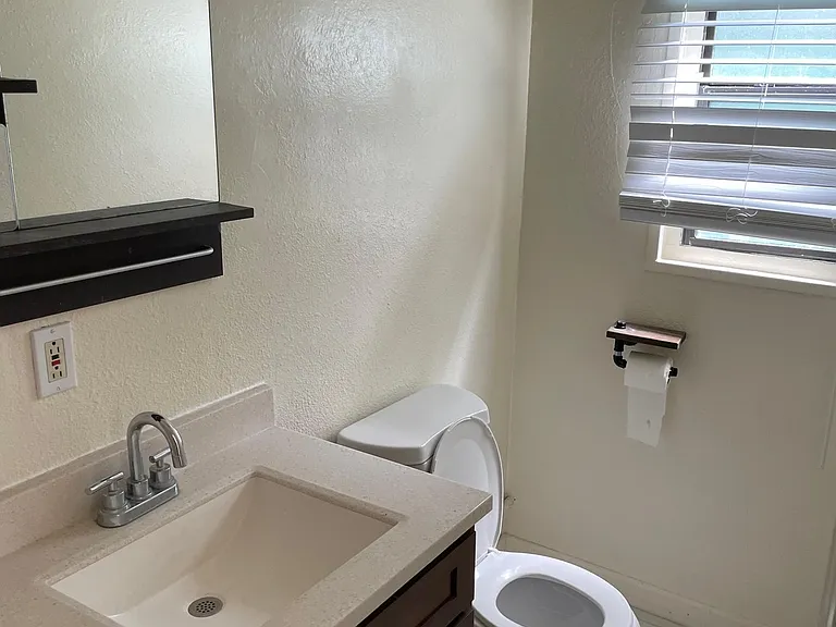 2139 Abbott St — Photo 6