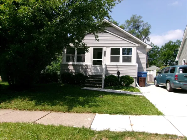 5620 Hipp St, Dearborn Heights, MI 48125