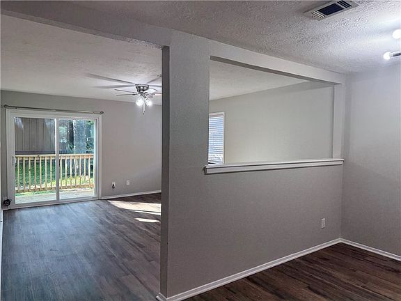 4th image of 3923 Old Oaks Dr