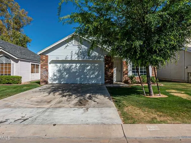 441 S Maple #101 — Photo 3