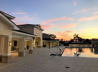 350 Ivywood Ln, Naples, FL 34112