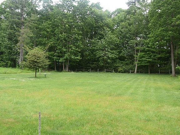 4th image of 90 Captain Standish Dr