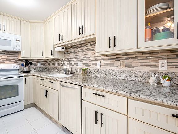 5th image of 5650 Sumner Way Unit 102