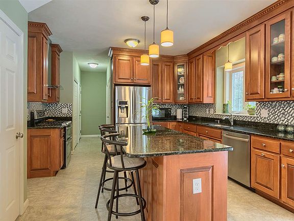 2nd image of 6 Montclair Dr