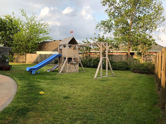 Backyard swing set 