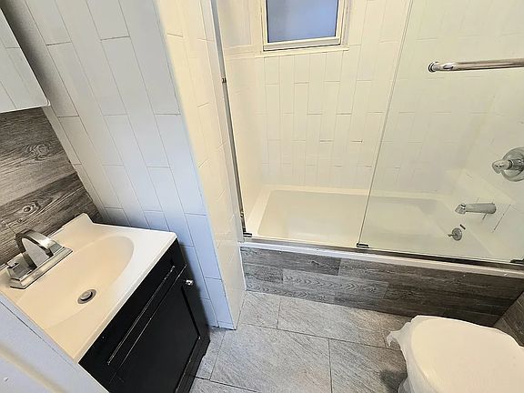 4th image of 158 Rogers Ave #1T