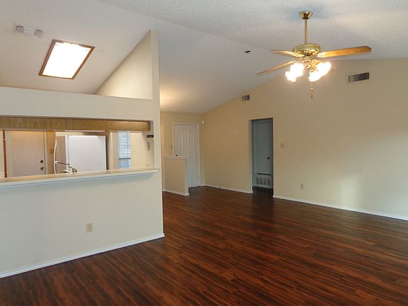 5th image of 323 Iberis Dr