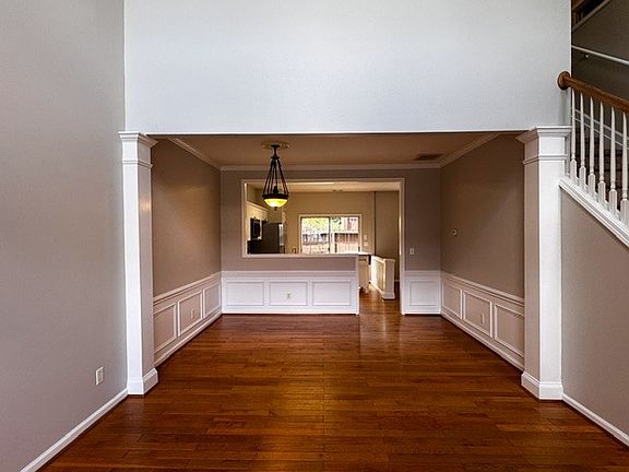 2nd image of 452 Old Towne Dr