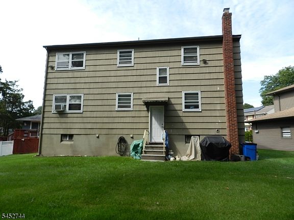 3rd image of 215 Buchanan Dr