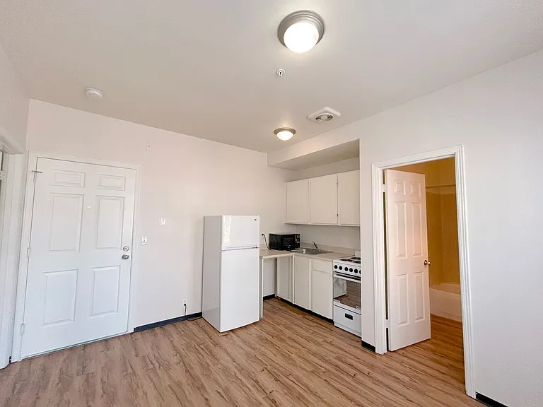 Ludlow Apartments — Photo 22