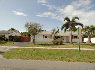 424 Alemeda Dr, Palm Springs, FL 33461