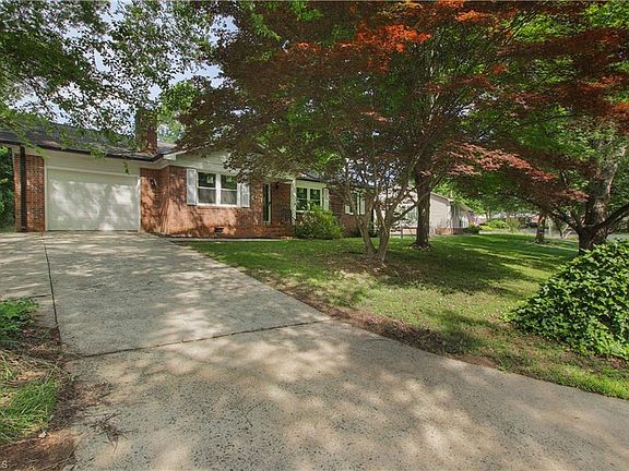 3rd image of 2607 New Garden Rd E