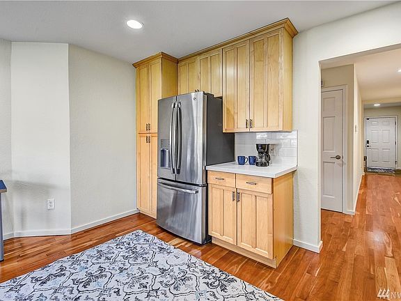 4th image of 9715 NE Juanita Dr #B105