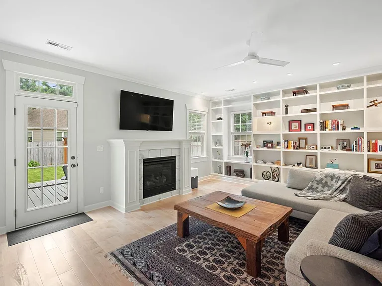 1024 W 36th St — Photo 11