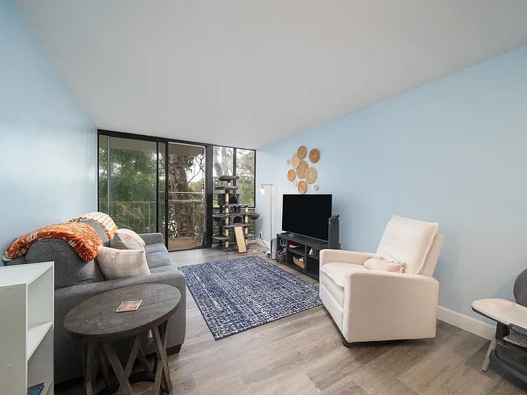 1600 Wilikina Dr #404 — Photo 1