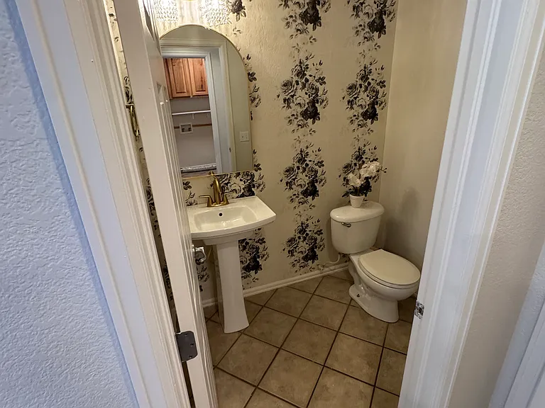 Raleigh Cir — Photo 9