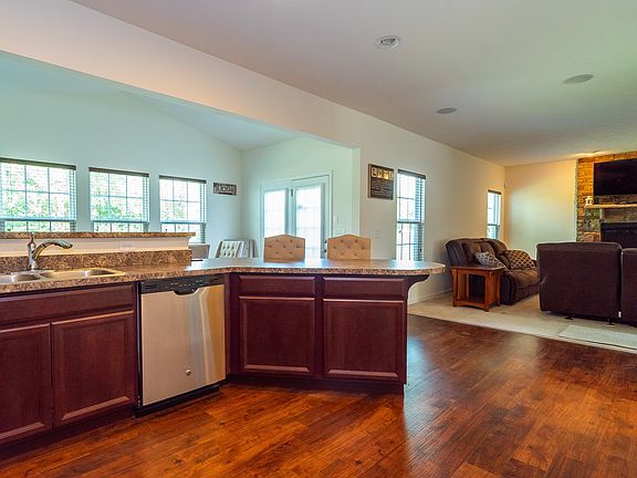 5th image of 1123 Driftwood Dr