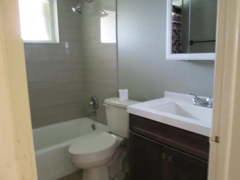 NE 27th Ct — Photo 13