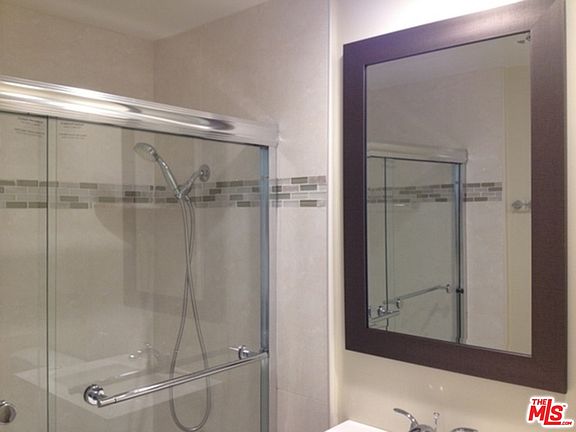 5th image of 969 Hilgard Ave APT 1006
