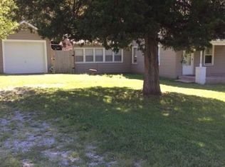 9123 SW 10th St, Topeka, KS 66615