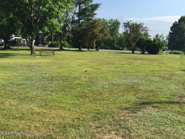 806 Oak St, Eynon, PA 18403