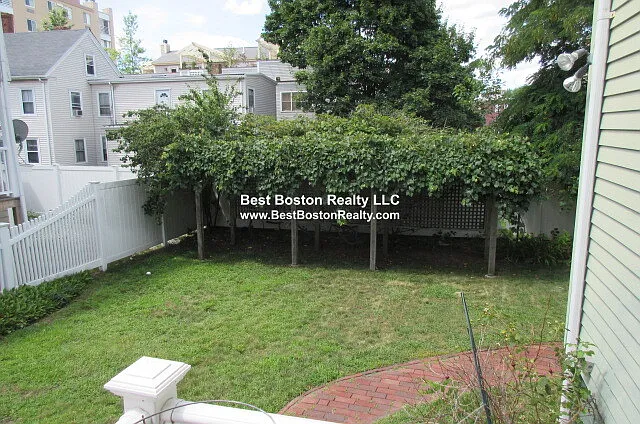 13 Pleasant St #1R — Photo 3