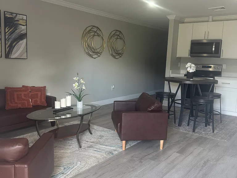 Prince Court Apartments — Photo 35