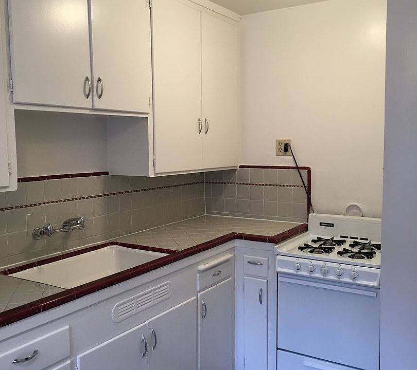 2nd image of 1410 F St APT 03