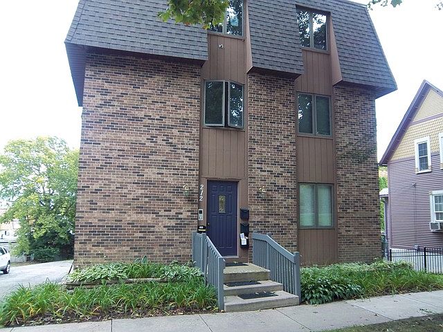 2nd image of 212 S 4th St APT 1