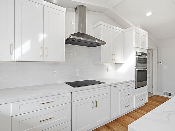 2nd image of 3308 Oxford Ln