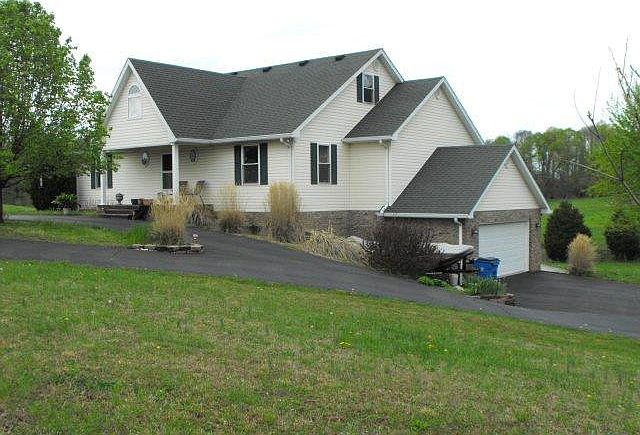 1st image of 213 Longhorn St