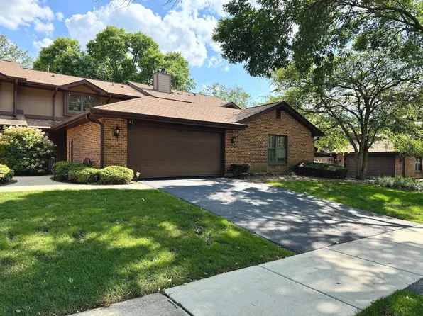 41 Indian Trail Dr, Westmont, IL 60559