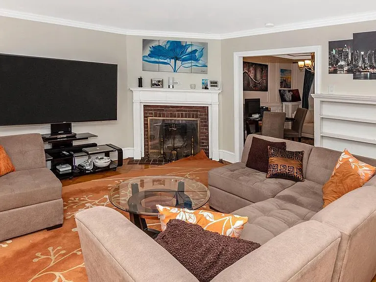 163 Stoneway Ln — Photo 3