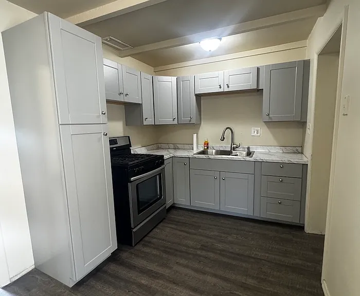 376 W Columbia St — Photo 13