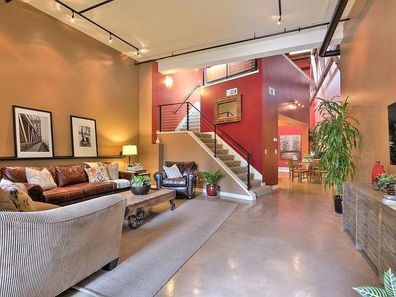 4th image of 564 Manzana Pl