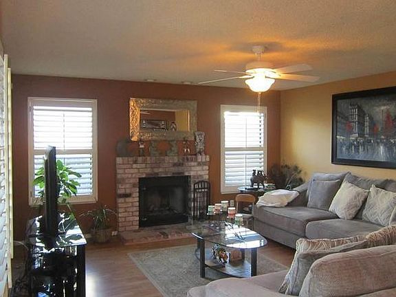 3rd image of 300 Greystone Dr