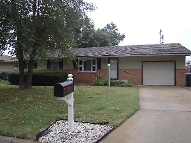 1st image of 907 E 31st Ter