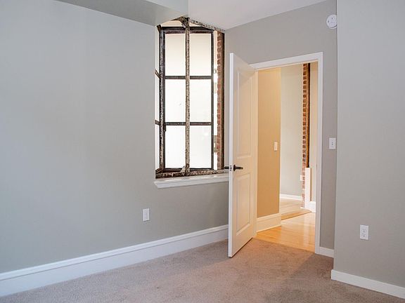 4th image of 306 S 15th St #707