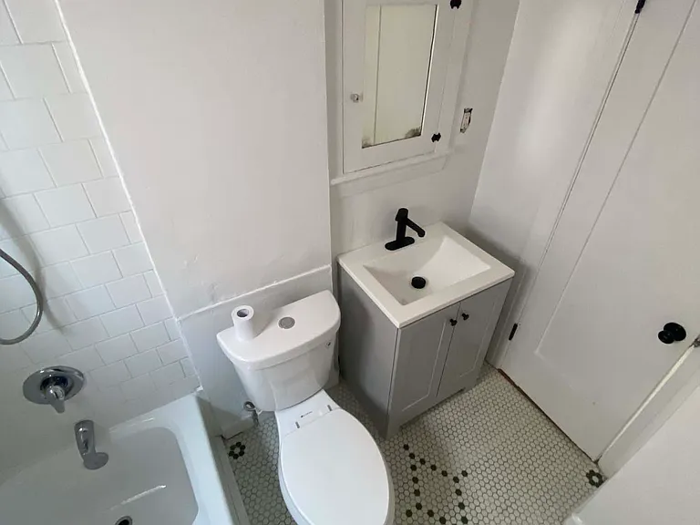 1134 N Evergreen Ave — Photo 11