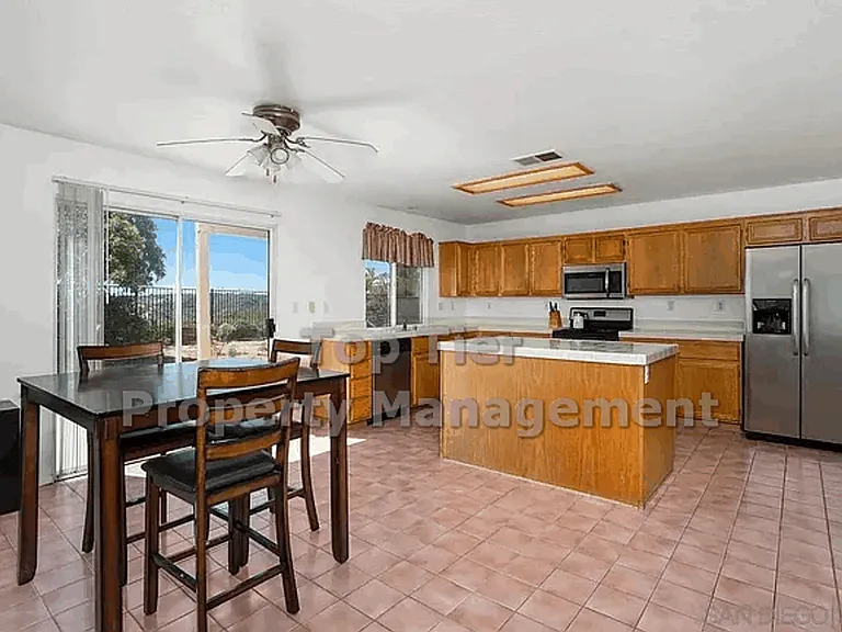 408 Shadow Tree Dr — Photo 2