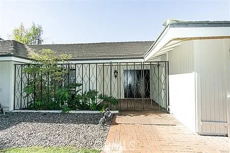 4 bed, 2244 sqft, $4,200 — Photo 2
