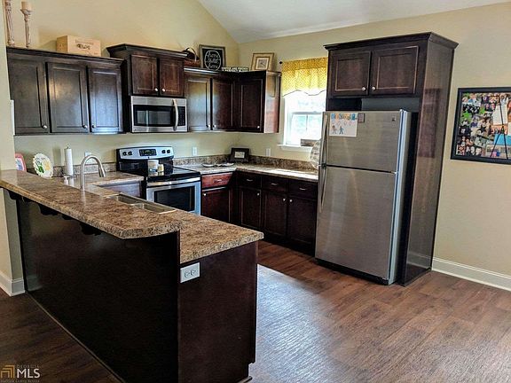 4th image of 158 Stillwater Dr