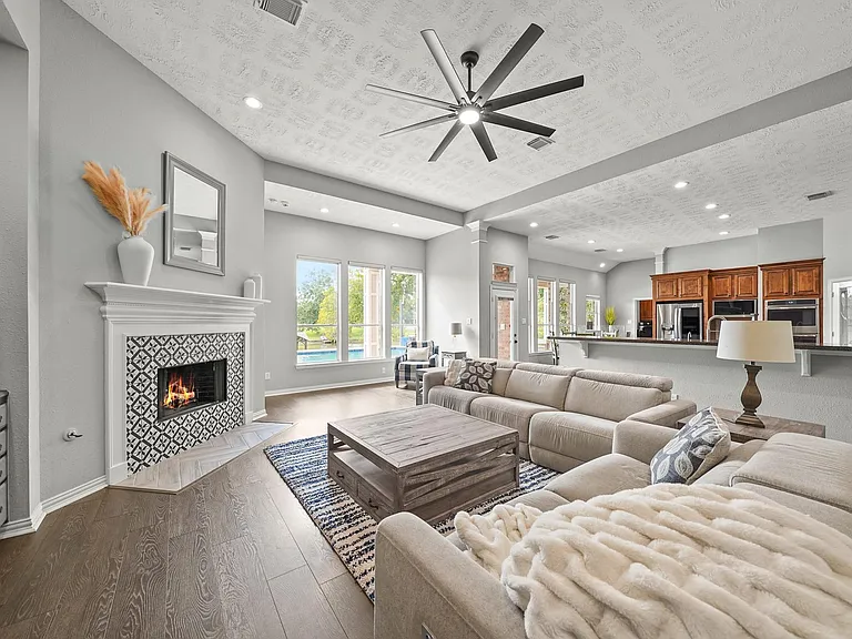 4703 Oxbow Cir W — Photo 12