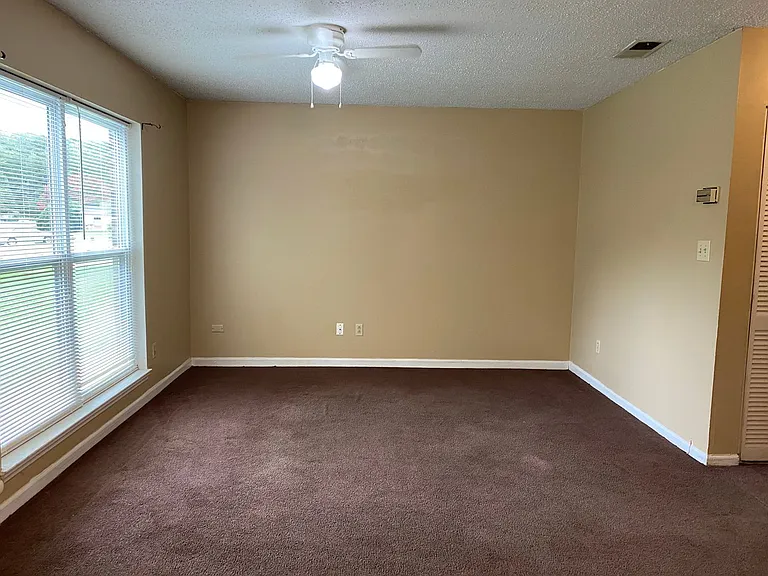 124 Westscott Dr — Photo 3