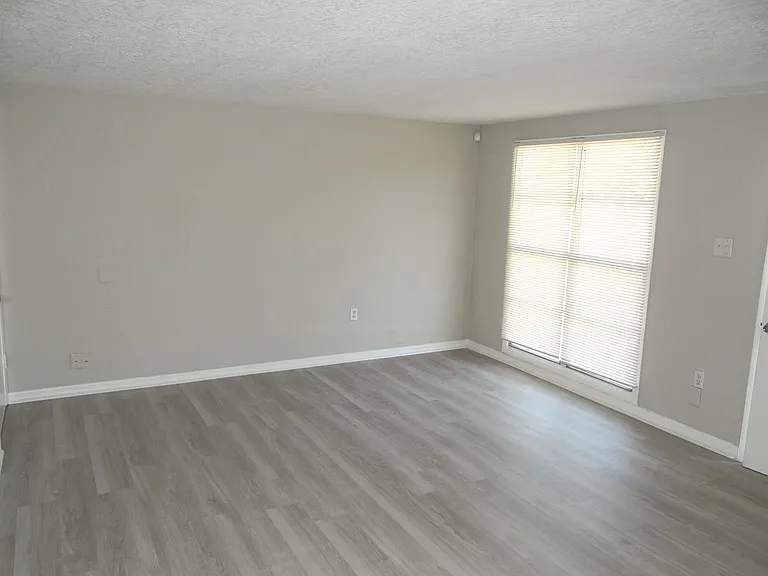 3205 N 47th St — Photo 3