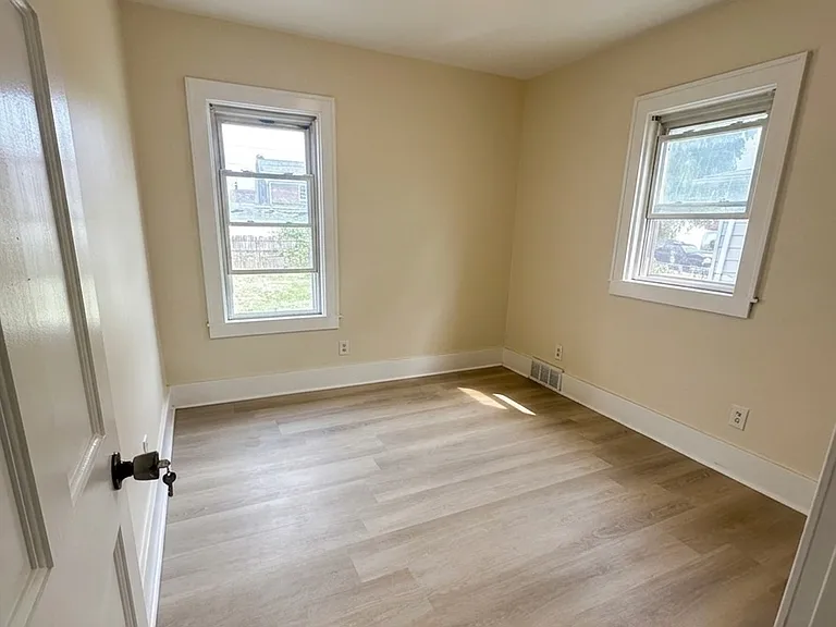 5444 Ternes St — Photo 7